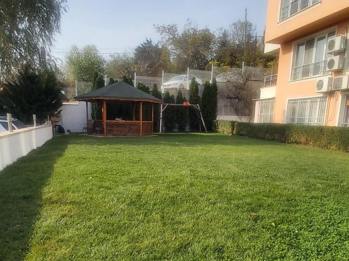 Saint Nicholas Varna Lovely 2 Bedroom Apartment With Sunny Garden Extérieur photo
